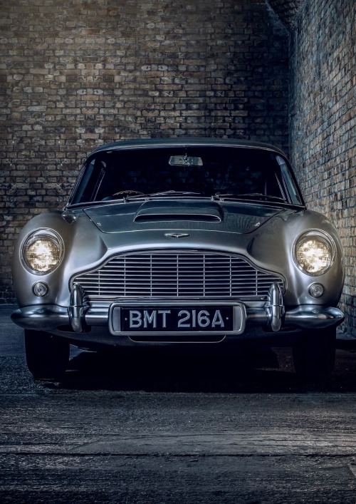 utwo:  Aston Martin DB 5 Goldfinger© aston