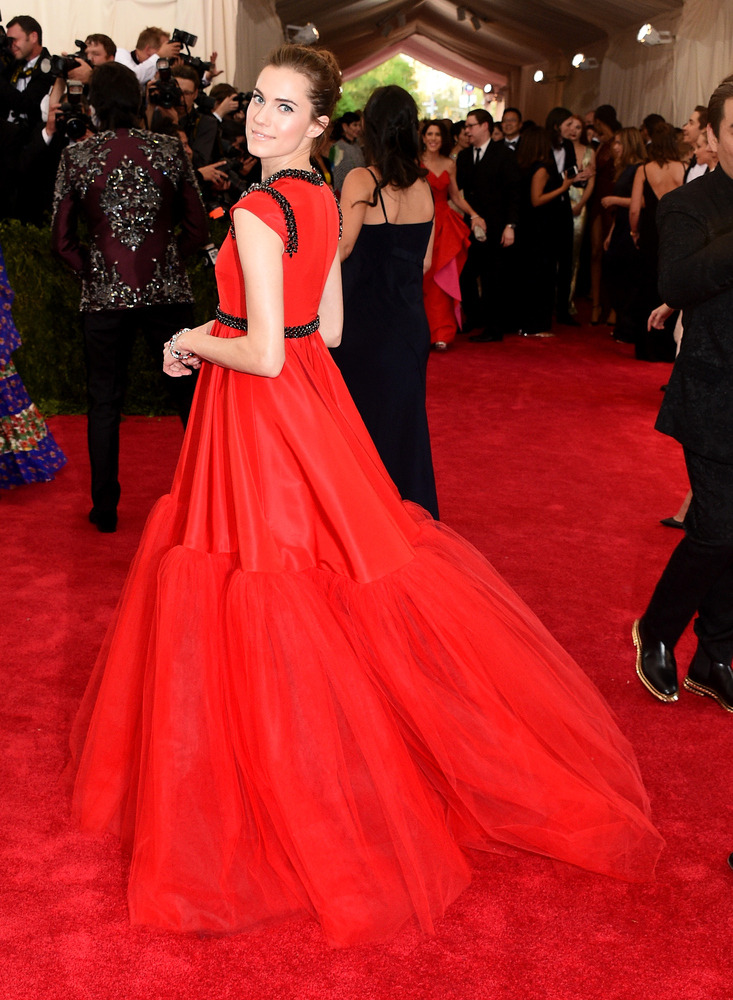 huffingtonpost:  Met Gala 2015 Red Carpet: See All The Stunning Dresses Of The Night(Source: