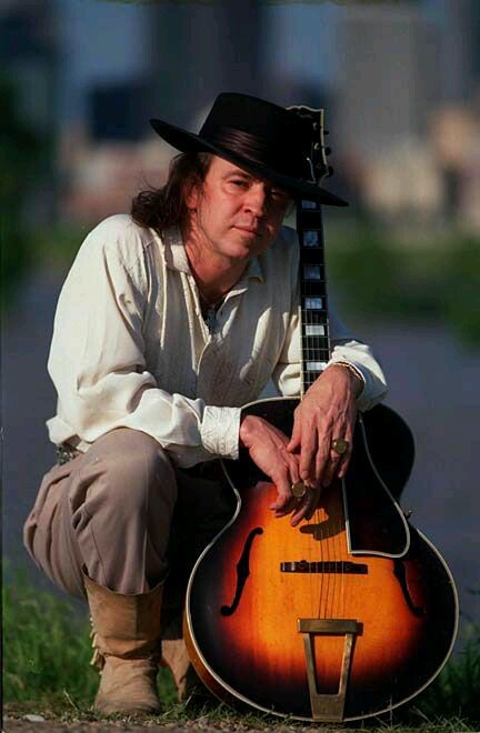 3rrrocky:  srv  greatest guitar player ever