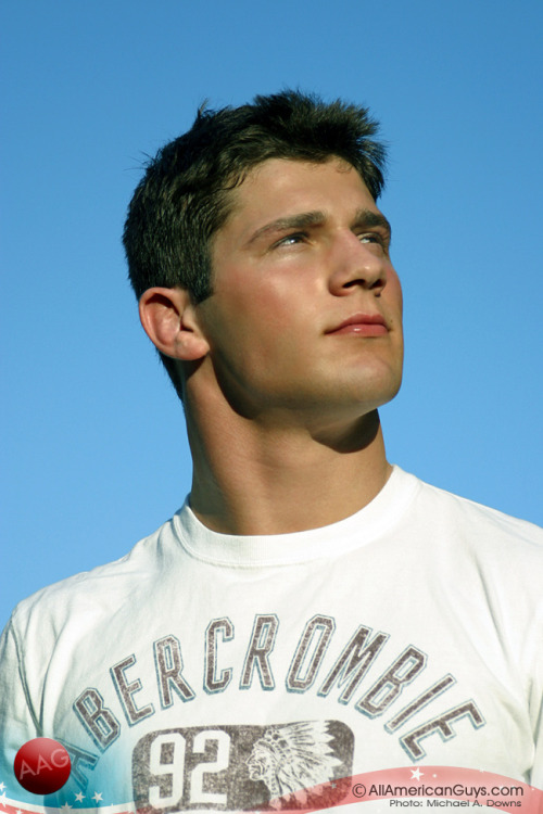 marinebuzz:  bewitchingmen:  Josh Ohl 1  post over and over…. 