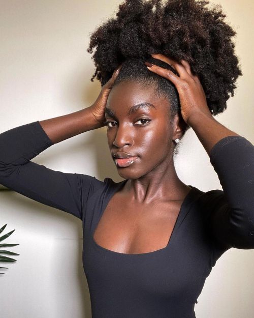 dswsubmit:@anima.agyeman ⁣.⁣.⁣.⁣.⁣.⁣#afro #beauty #blackinfluencers #naturalhairgoals #naturalhairjo