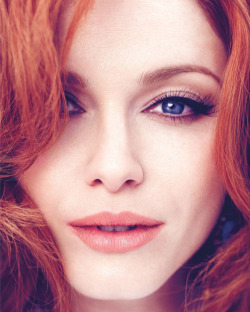 bohemea:  Christina Hendricks - Flare by