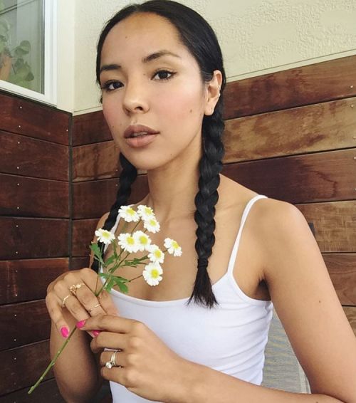lizzysmart: Waiting for zaddy @yehme2