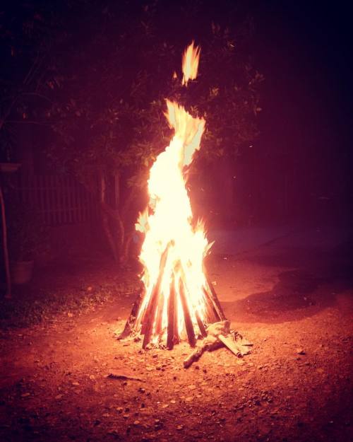 #vietnam #bienhoa #fireplace #bonfire #bonfirenight #happynewyear2017 #happyvietnamesenewyear (at Đồ