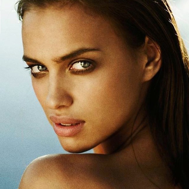 serresnews:Irina Shayk is a true legend of modeling for more photos and videos click