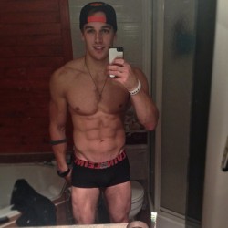jockdays:  Active porn blog! I check out ALL new followers :)  Holy fucking hot