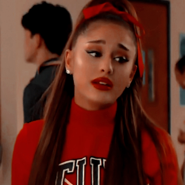 Ariana Grande 
like/reblog if using