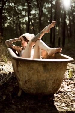 missbiancabell:  Just bathing in the bush.