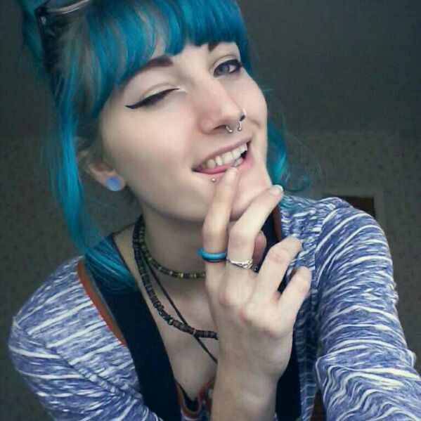 girlslookingforgirls:  Allie, 20, Devon, UK  Let’s be friendsssss ✨  @weareflawed-butbeautiful