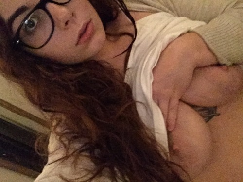 femmeomenal:  Perfect hair for pulling. Perfect skin for bruising.  Oh girls in glasses… Delicious