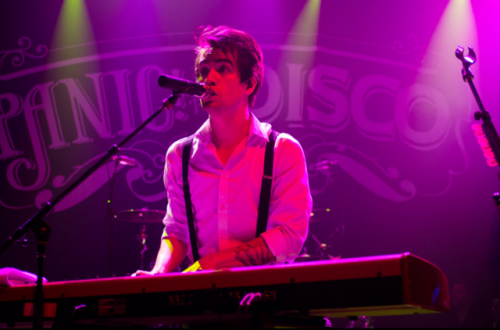 brendon-is-my-daddy:Brendon pretty in pink ;))