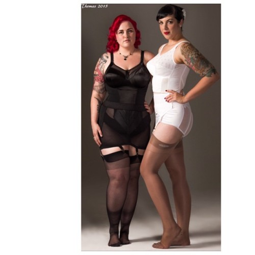 @quirkyandcurvy and I did a little after work photoshoot with Russell Thomas a few weeks ago and we 