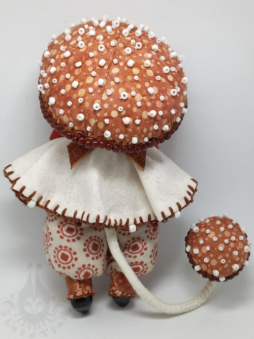 HONEYCOMB &amp; CINNAMON5.5′’ inch posable mushroom sprite art dolls, going up in my