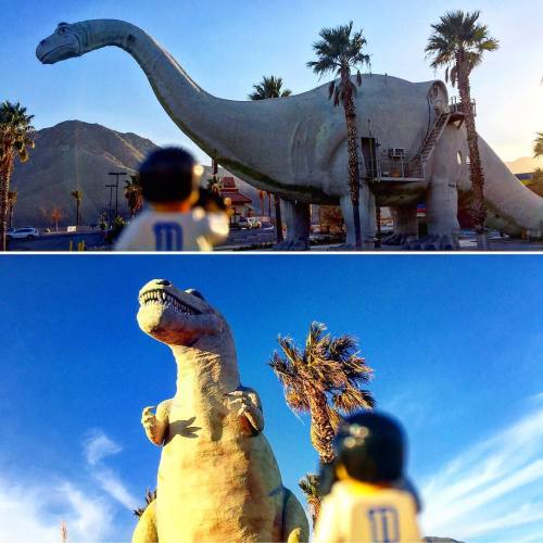 Dino sightseeing! #cabazondinosaurs #peeweesbigadventure #legos #minifigs  (at Pee-Wee’s Dinos