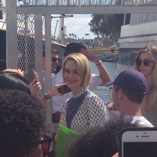 Sarah Paulson walking outside of comic con SD. She is so damn beautiful and so kind. She stopped and