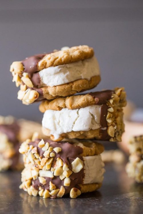 Posted : tinamotta.tumblr.comFonte : lovelylittlekitchen.com - Peanut butter cookie ,ice-cream sandw