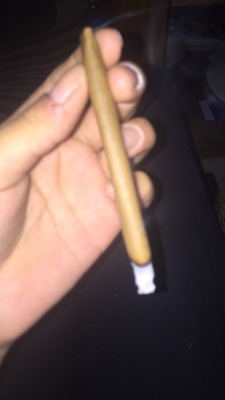 imwastingmytime:  blurry blunts 🖖🏽💕