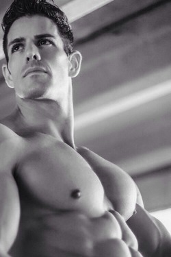 waveblue52:  Nipples in black and white………..