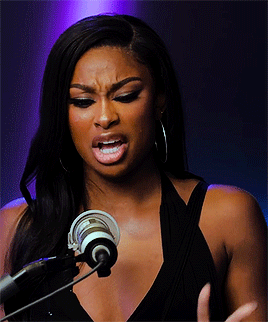 thicksexyasswomen3:  netflixandnudez:  hilarybanks:COCO JONES  Froze in Front of