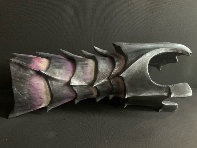 DMC5- beowulf prop
made with foam clay, cardboard and paint. fits onto my left arm in 3 parts