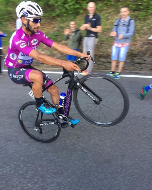 passionebici: @fernandogaviriarendon the ciclocamino Jersey still with force to rise his bike (at Or