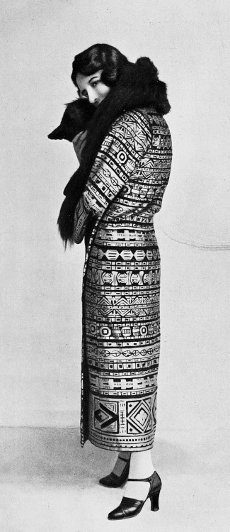 les-modes: Afternoon coat by Dora Katorza, Les Modes August 1924. Photo by Studio Femina.