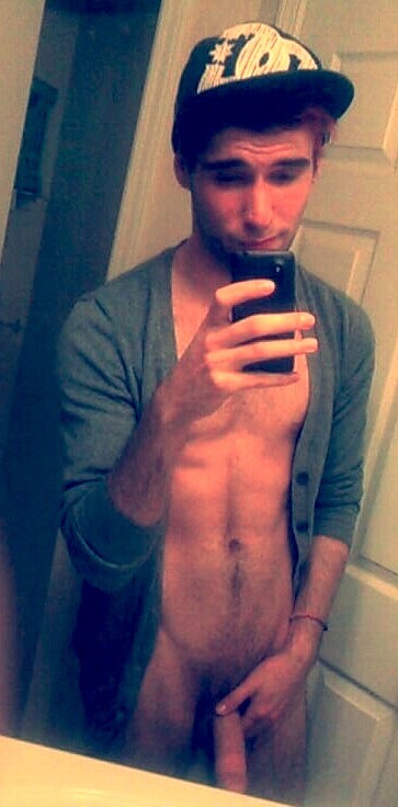 realdudesnaked:  Yes. So much yes.  Follow Real Dudes Naked to see more hot amateur