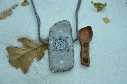  Wooden spoon in felt case. 