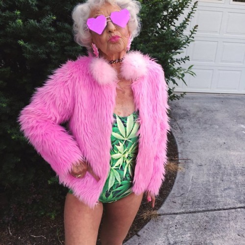 Love a bit of Baddiewinkle! Despite what magazines tell you, beauty, style and creativity don’t disa