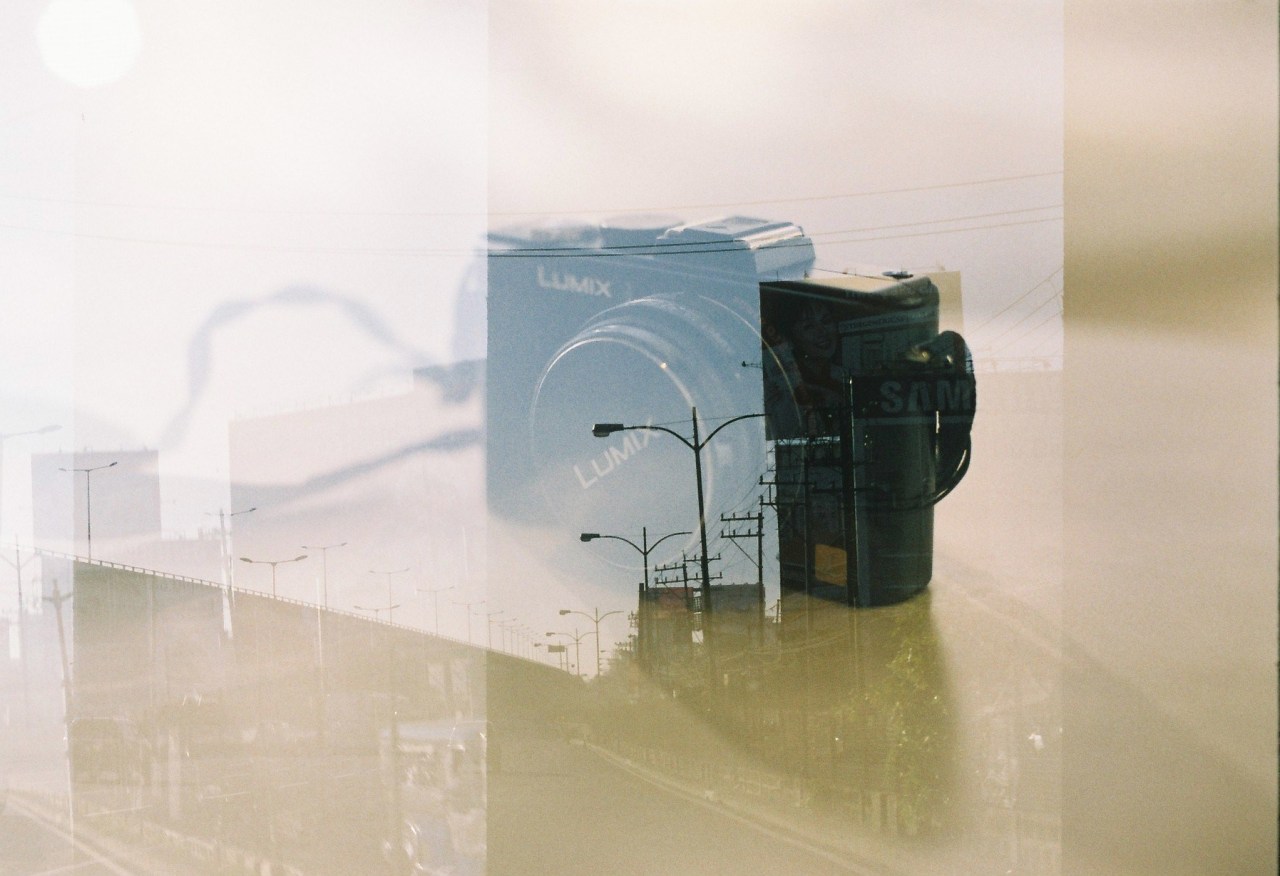 insidethemindofjap:  Travelling.Olympus OM-1. Solid Gold 200.  