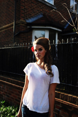 born to adore Lana Del Rey