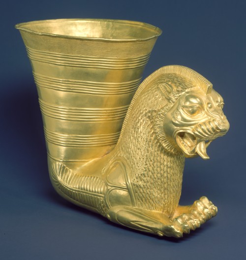 historyarchaeologyartefacts:Golden drinking vessel from ancient Persia in the shape of a leonine cre