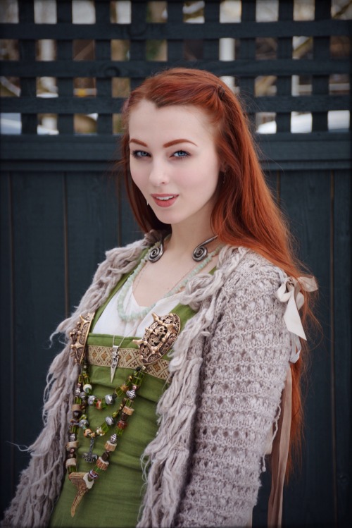 elvenrealm:  Viking woman in winter ✨ one of my favorite ensembles.  Instagram: Lotheriel