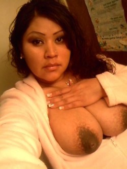 latinasforlife:  cpt562:  daemian42:  Navajo female  Damn I want to her…  🌹 leoloveslatinas 🌹