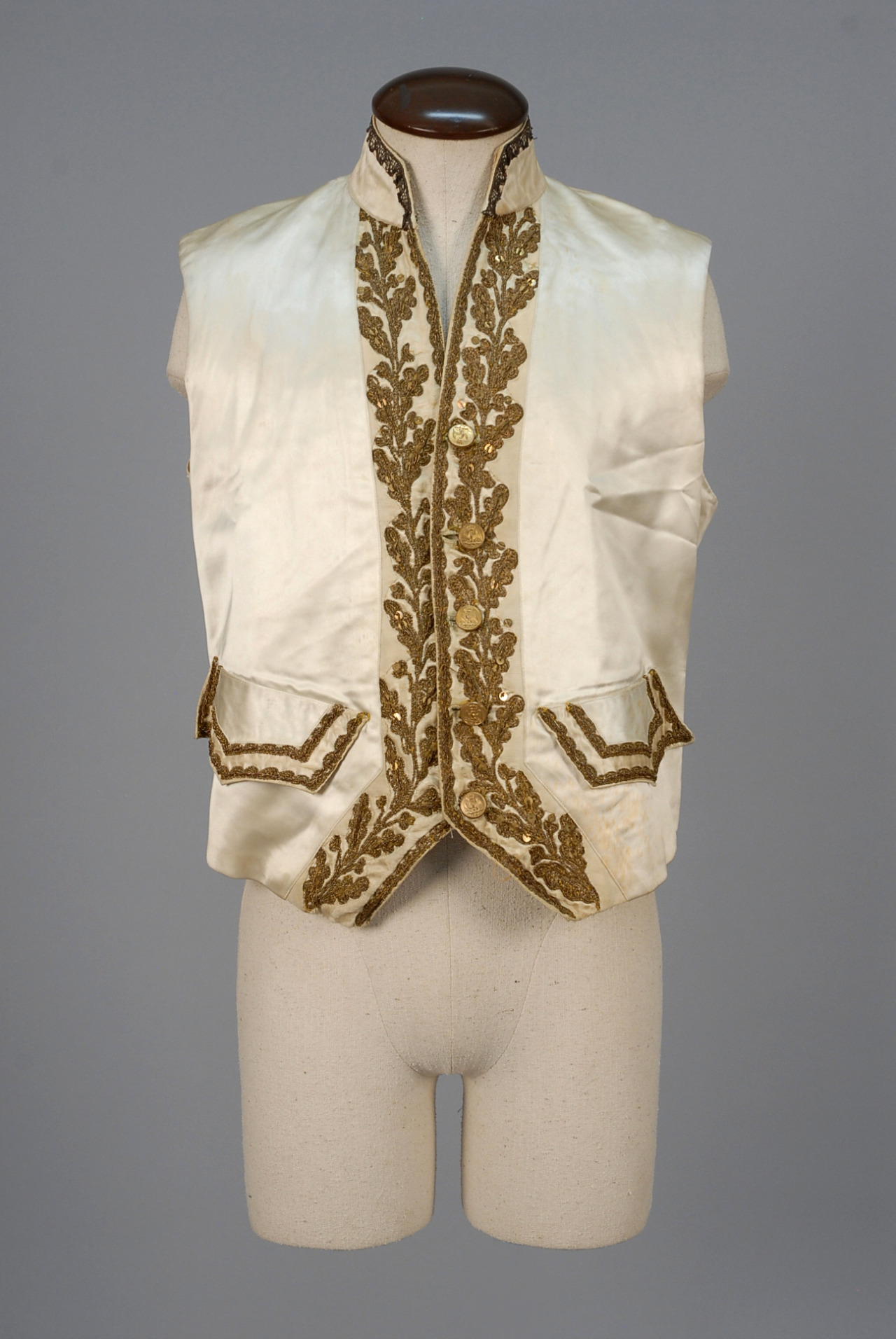 18thcenturyfop:  GENTS FRENCH METALLIC EMBROIDERED COURT COAT, WAISTCOAT and CAPE,