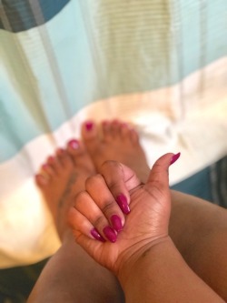 blkgrlmajic:  If nothing in my life is put together atleast my nails and toes are I guess 🤷🏾‍♀️😅❤️😘