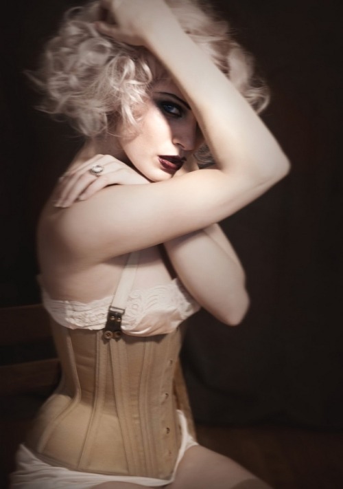 sexy-in-corset:  Corset   corsets