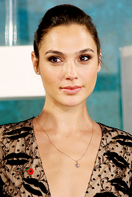 galgadotsource:   Gal Gadot attends the  ‘Justice League’ London Photocall.