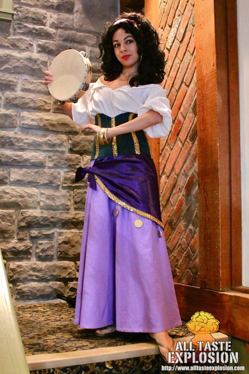 momokurumi:Esmeralda photoset, with bonus GIFS made by CrumpetsCosplay! =D I love cosplaying Esmeral