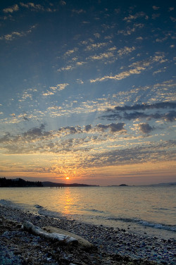 -fuckthisscene:  Lantzville Beach Sunset