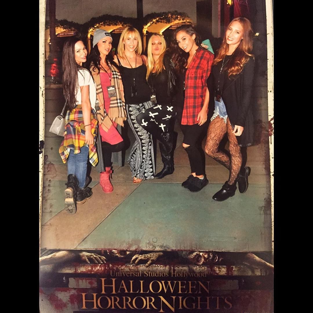 Great night with great people!! Thank you for the pic @hollyrandall 😻 #HHN by