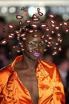aleworldaddict:  Alek Wek and Naomi Campbell at Philip Treacy Haute Couture S/S 2003