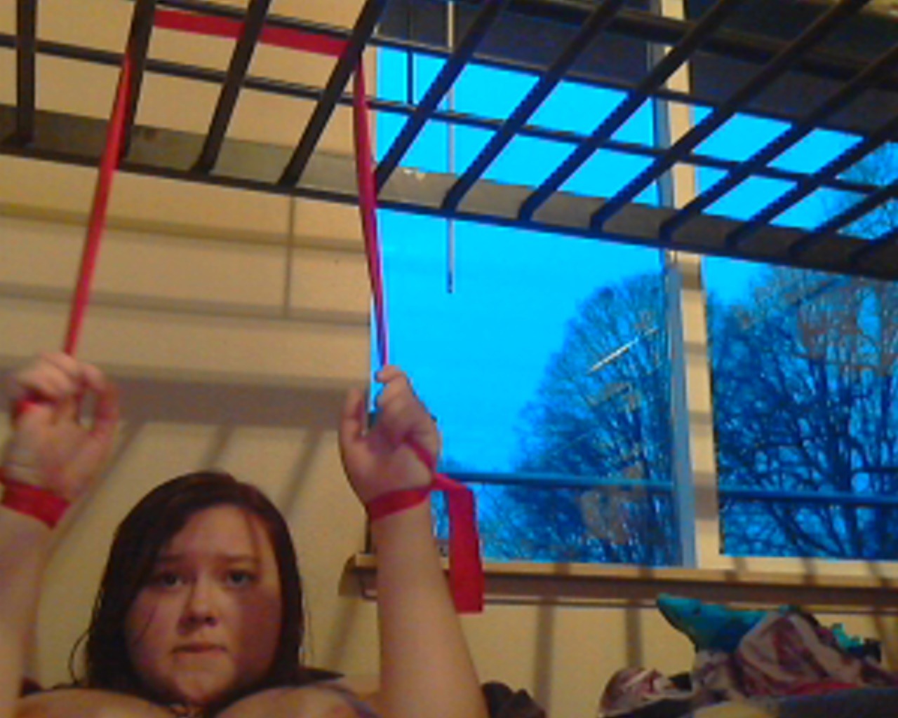 bbwsrock:  ismerella:  i love my bunk bed and ribbon : ) its so much fun to tie