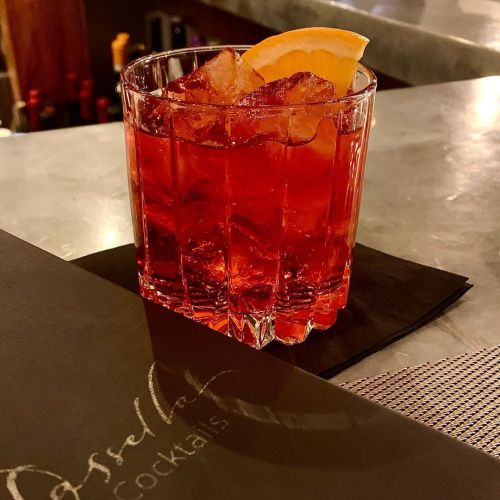 Negroni at @sassellasantafe while talking about a trip to Italy. Cheers! #santafe #negroni #cheers #