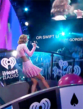 taylorswizzle: #miss taylor “i dodge the ball smoothly” swift