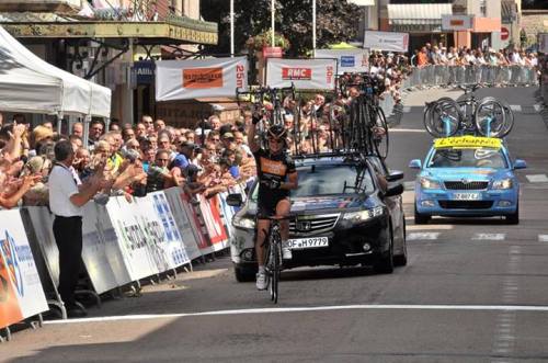 womenscycling: Linda Villumsen wins the final Route de France stage, Stage 7, solo - and wins the Ge