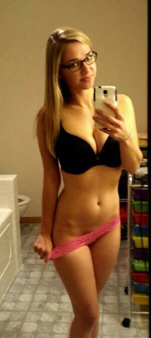 sextshots:submit 📱 @SextShots  She&rsquo;d been sending me increasingly risque