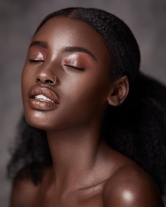 BEHOLD THE UNPARALLELED BEAUTY OF DARK SKIN BLACK WOMEN. YOU'RE WELCOME.