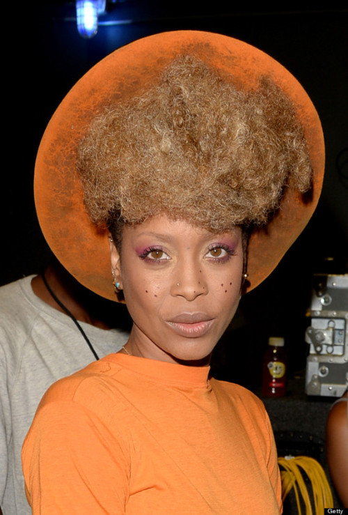thesearetheaxes:  chizohfro:  smoothzone:  “Erykah Badu’s Do”  Mama.  ma wife is so fine and creative y’all.   