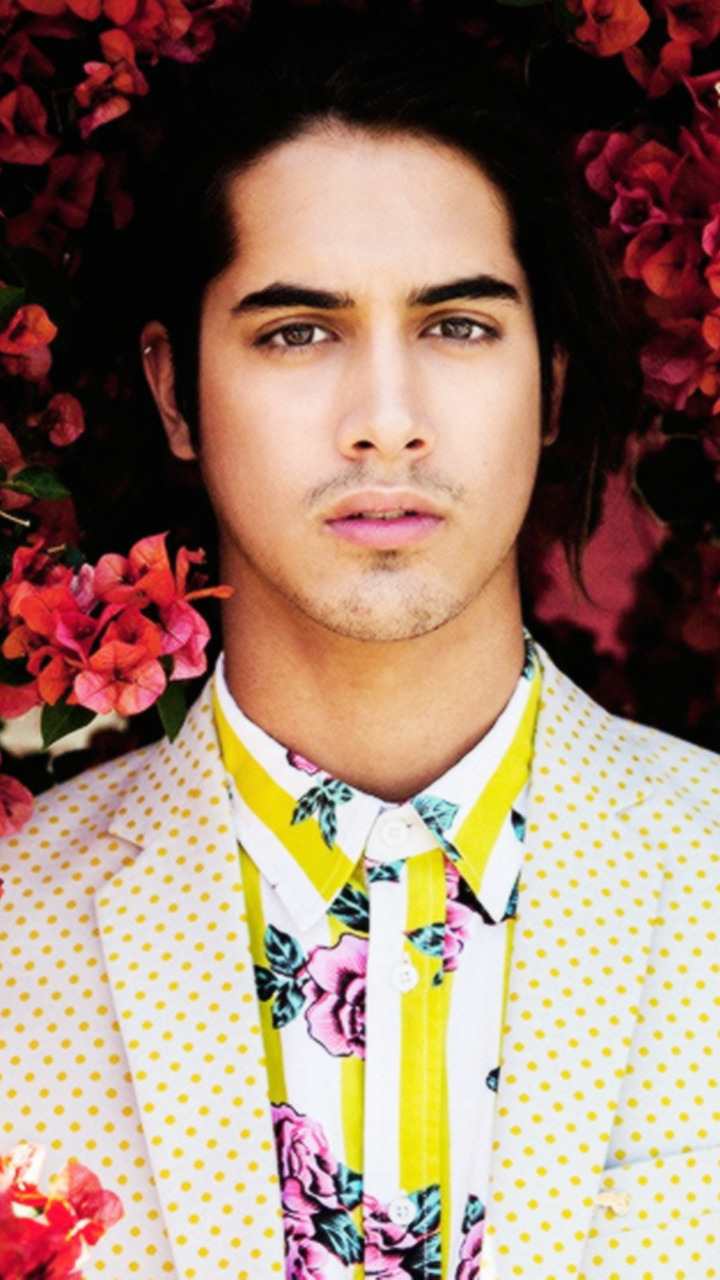 pebaicons:  avan jogia lockscreenslike if you save
